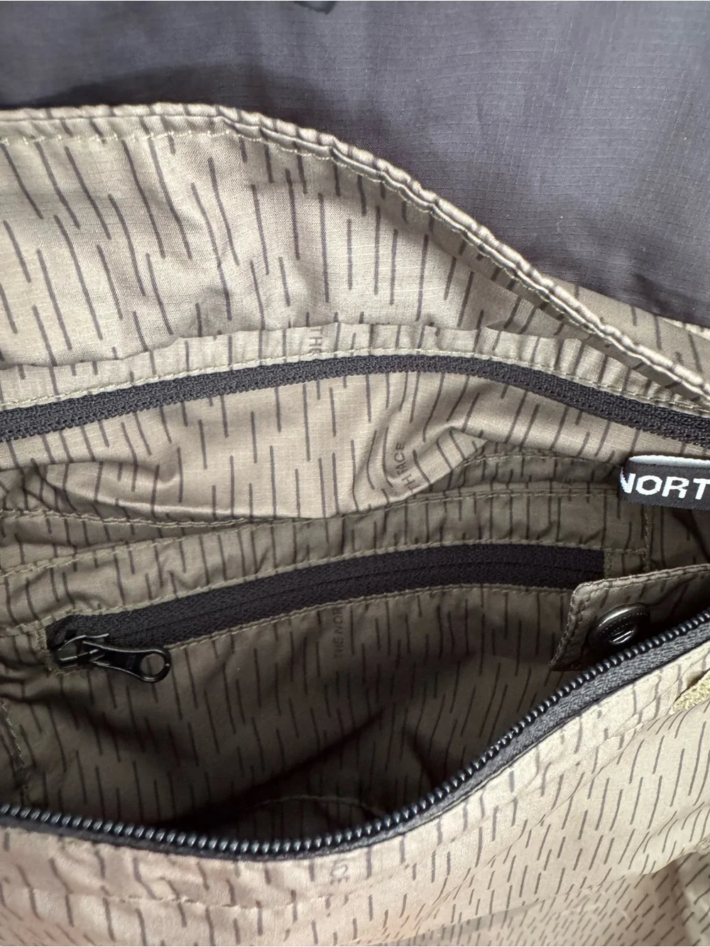 The North Face Women’s WINDWALL Windbreaker Jacket - Black & Olive Size Lrg NWOT